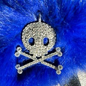 Skull pendant without chain. Clear crystals.